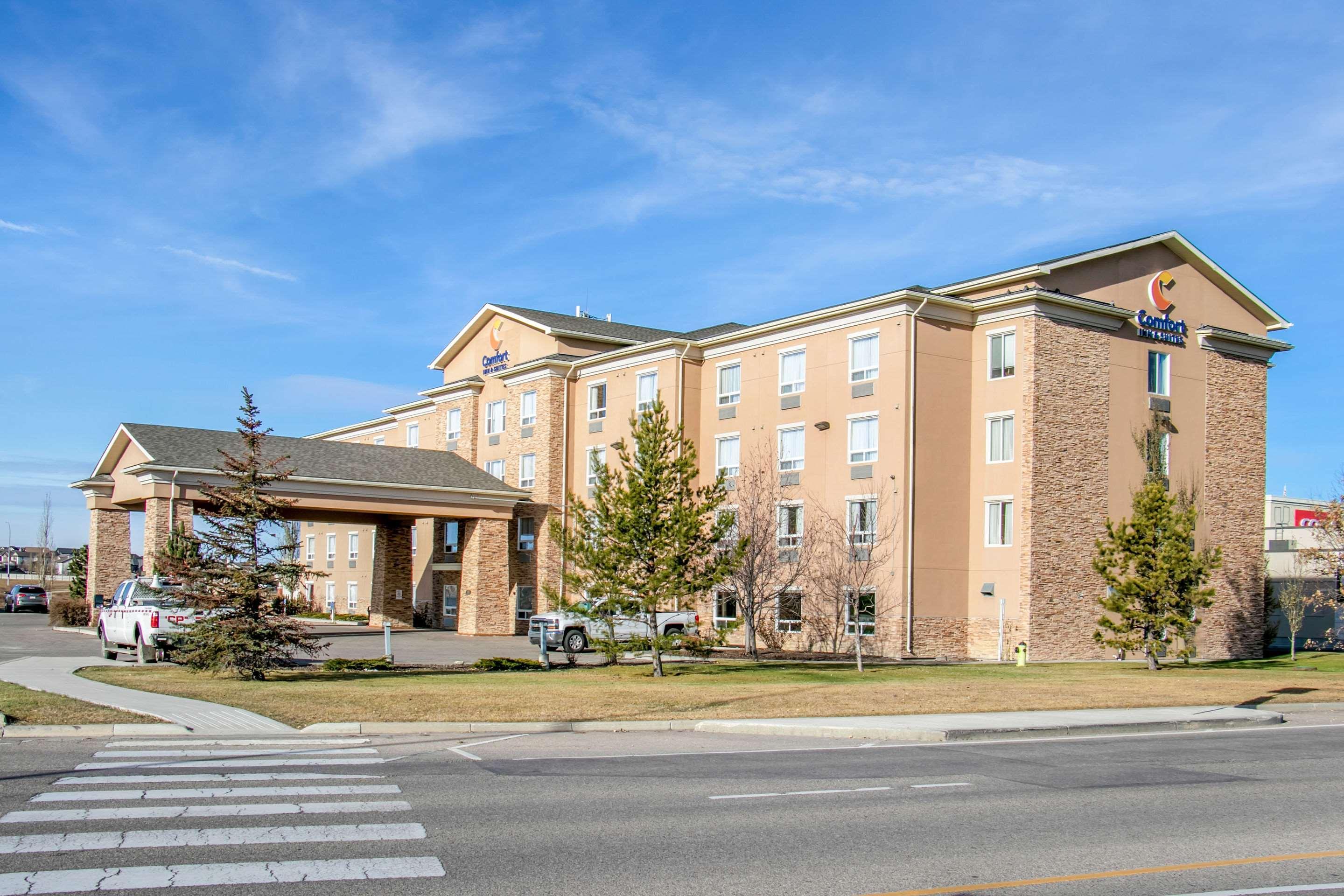 Comfort Inn & Suites Airdrie Exterior foto